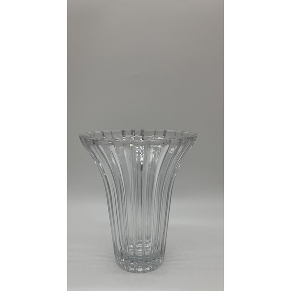 Crystal Glass Vase Fluted Ribbed 8.5" Tall Modern Elegant Centerpiece Vintage - Picture 1 of 8